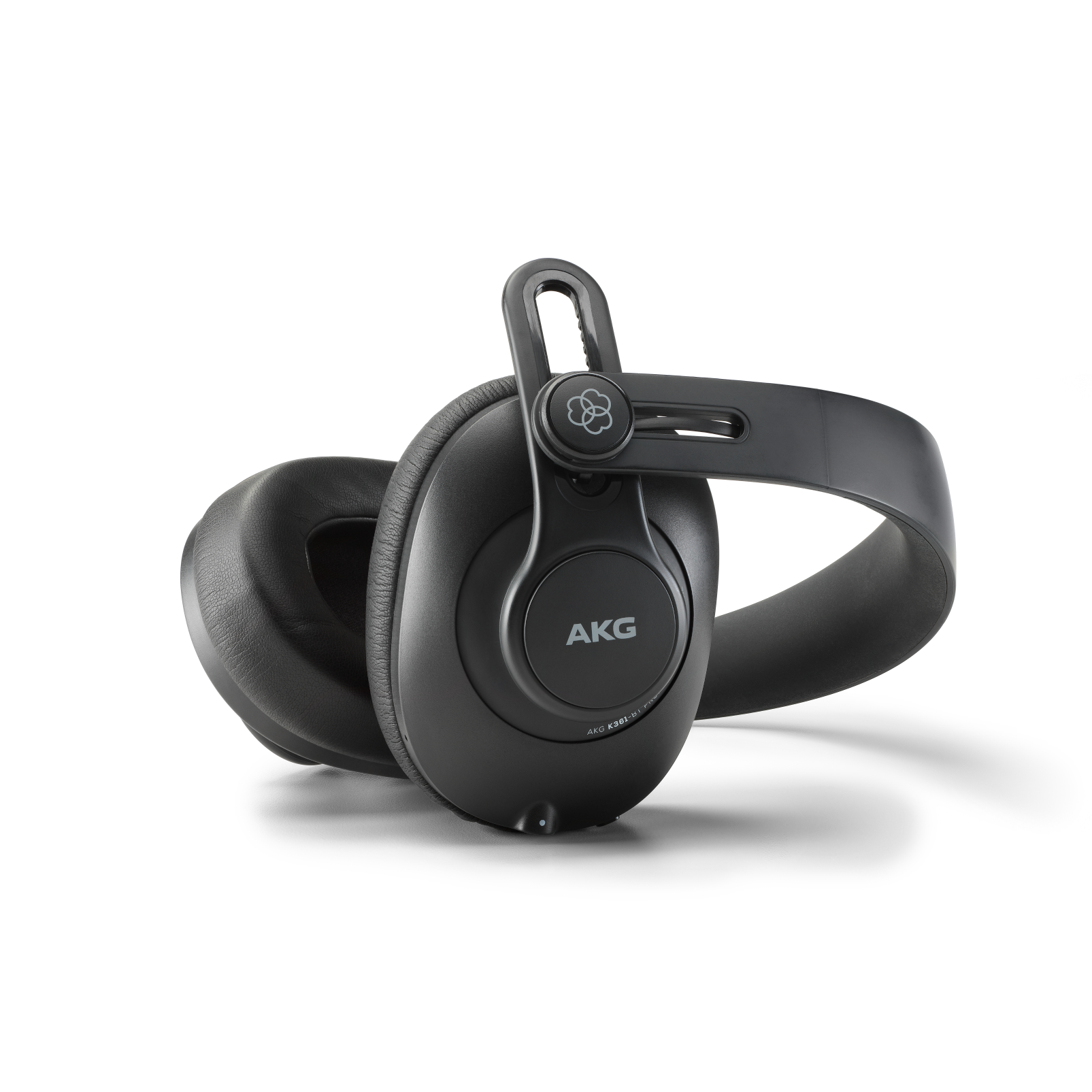 K361-BT - Black - Over-ear, closed-back, foldable studio headphones with Bluetooth - Detailshot 2